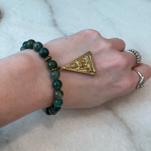 🔸NWT🔸 Moss Agate Beaded Bracelet with Vintage Tibetan Gold Charm - Picture 3 of 12